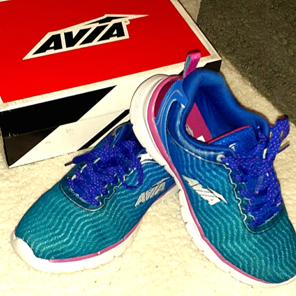 Avia womens tennis shoes sz 7